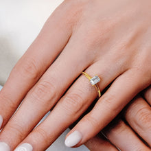 Load image into Gallery viewer, ITI NYC Emerald Shape 4 Prong Basket Solitaire