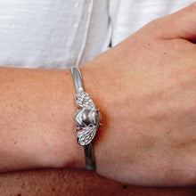 Load image into Gallery viewer, Bee Bracelet Top in Sterling Silver (30 x 17mm)