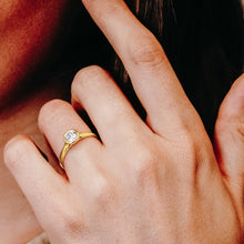 Load image into Gallery viewer, ITI NYC Round Bezel Solitaire