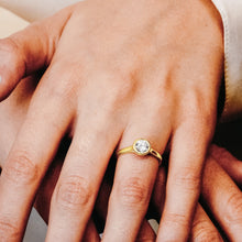 Load image into Gallery viewer, ITI NYC Round Bezel Solitaire