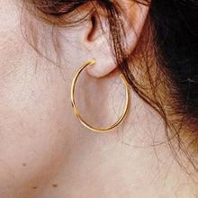 Load image into Gallery viewer, Round Tube Hoop Earring with Post in 14K Gold (2 mm)