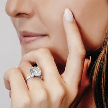 Load image into Gallery viewer, ITI NYC Round 4 Prong High TIF Style Solitaire
