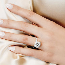 Load image into Gallery viewer, ITI NYC Round 4 Prong High TIF Style Solitaire
