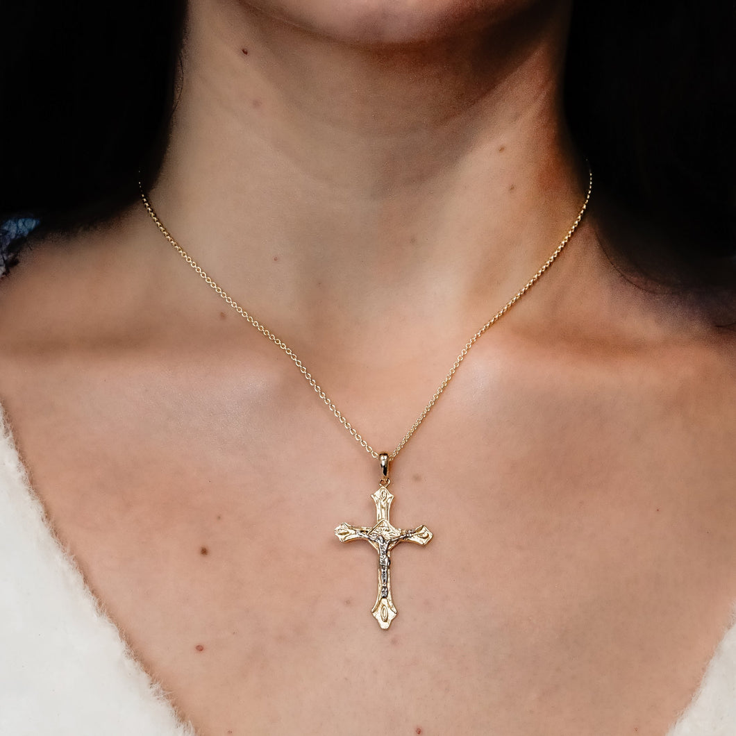 ITI NYC Trefoil Crucifix Pendant in 14K Gold