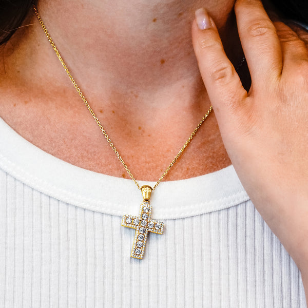 ITI NYC Classic Cross Pendant with Cubic Zirconia in Sterling Silver