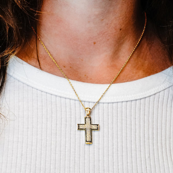 ITI NYC Classic Cross Pendant with Cubic Zirconia in Sterling Silver