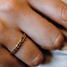 Load image into Gallery viewer, Bowery Curb Chain Ring in 14K Yellow Gold
