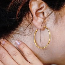 Load image into Gallery viewer, Round Tube Hoop Earring with Post in 14K Gold (2 mm)
