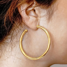 Load image into Gallery viewer, Round Tube Hoop Earring with Post in 14K Gold (4 mm)
