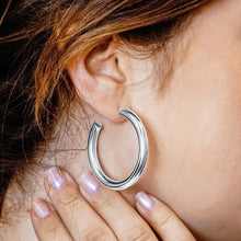 Load image into Gallery viewer, Round Tube Hoop Earring with Post in Sterling Silver (5 mm)
