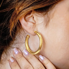 Load image into Gallery viewer, Round Tube Hoop Earring with Post in 14K Gold (5 mm)
