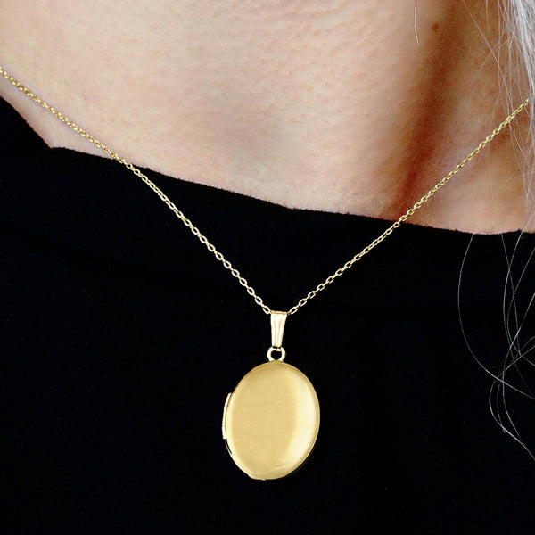 ITI NYC Plain Oval Locket in Sterling Silver 18K Yellow Gold Finish with Optional Engraving (23 x 14 mm - 57 x 39 mm)