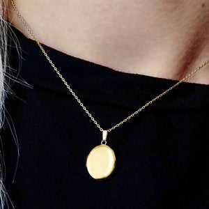 ITI NYC Plain Oval Locket in 14K Gold with Optional Engraving (13 x 10 mm - 21 x 16 mm)