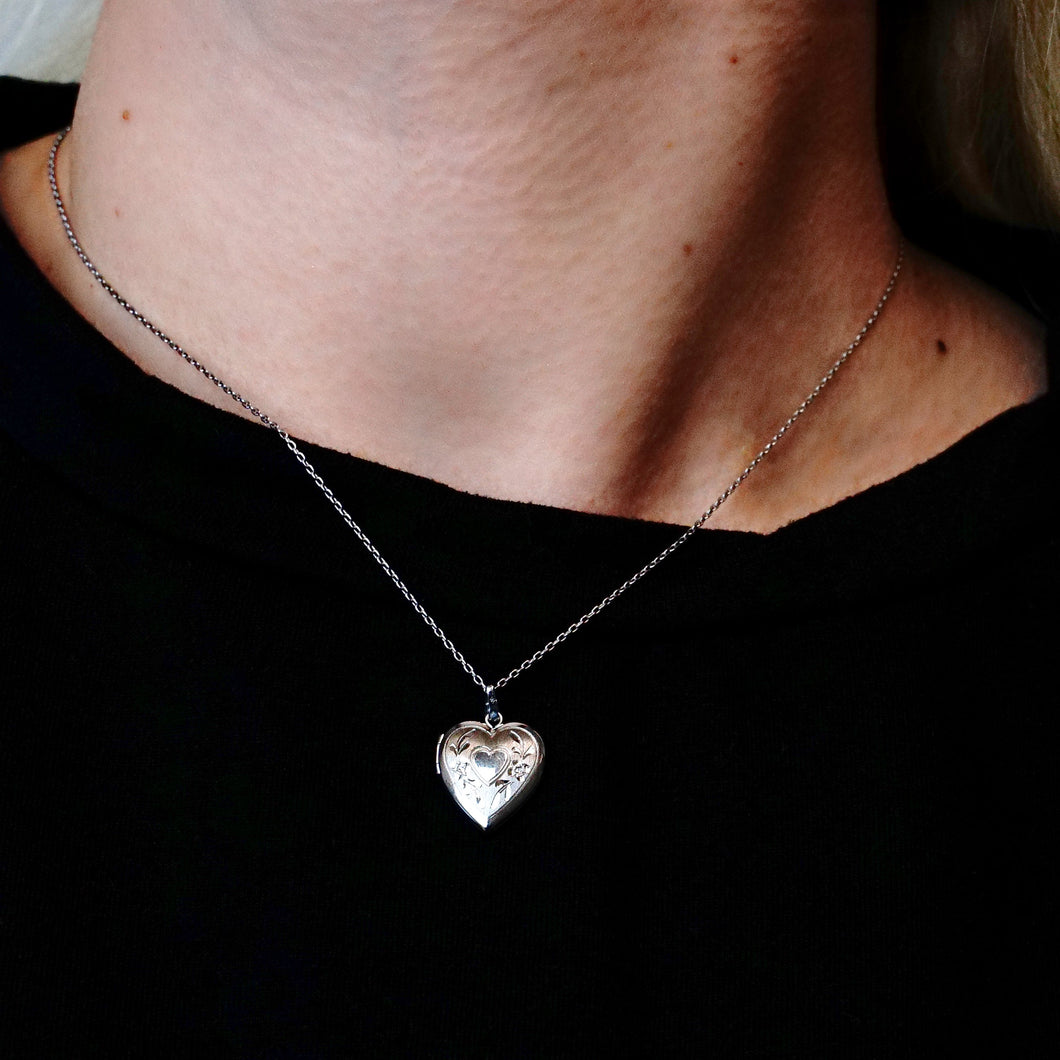 ITI NYC Hand Engraved Design Heart Locket in Sterling Silver with Optional Engraving (22 x 15 mm)