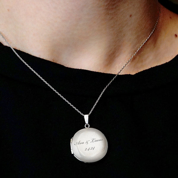 ITI NYC Plain Round Locket in Sterling Silver with Optional Engraving (20 x 14 mm - 42 x 32 mm)
