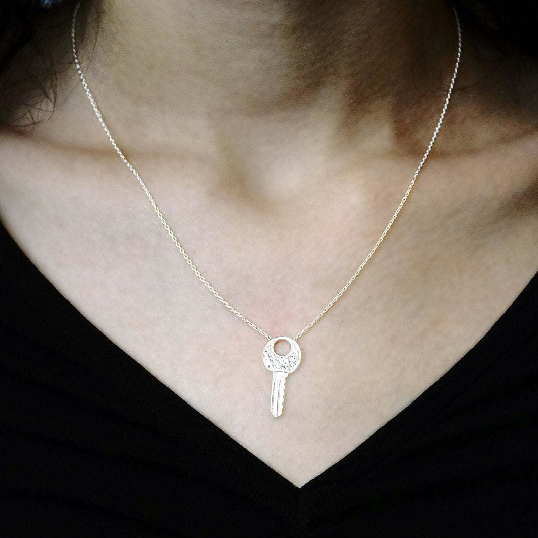 Key Necklace in Sterling Silver (23 x 11 mm)