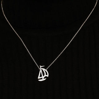 Sailboat Necklace in Sterling Silver (20 x 13 mm)