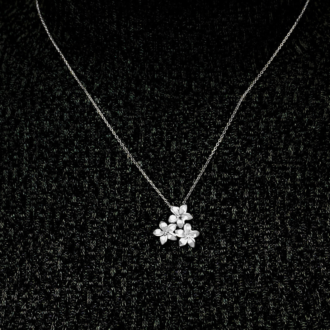 3 Flower Necklace in Sterling Silver (21 x 18 mm)