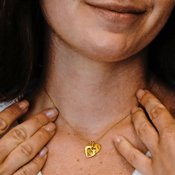 Mom Necklace in Sterling Silver (15 x 15 mm)