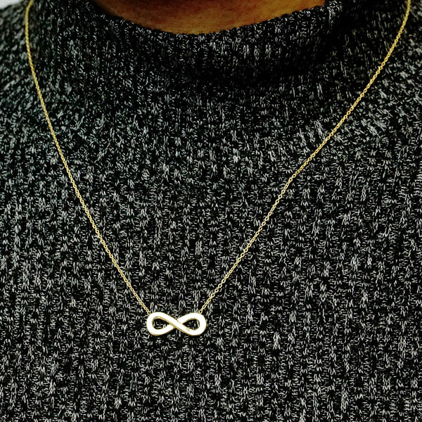 Infinity Necklace in Sterling Silver (19 x 8 mm)