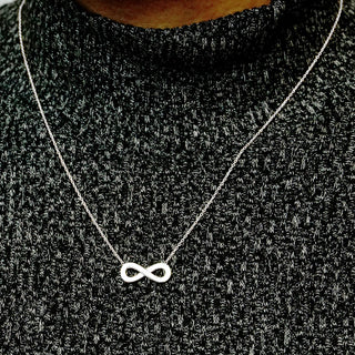 Infinity Necklace in Sterling Silver (19 x 8 mm)