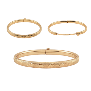 Hinged Bangle Bracelet with Floral Design in Gold-Filled