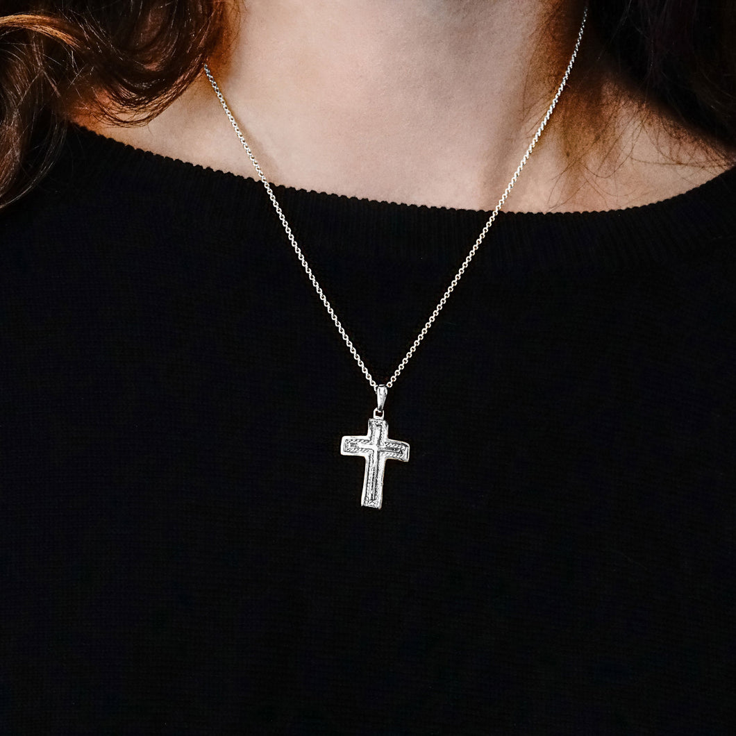 ITI NYC Sterling Silver Cross Pendant with Rope Design
