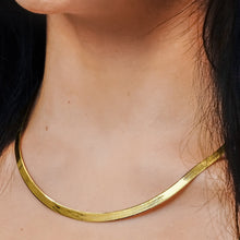 Load image into Gallery viewer, Hudson Herringbone Necklace in 14K Yellow Gold
