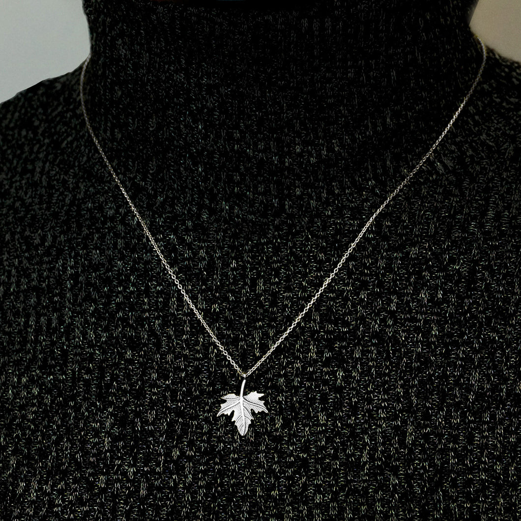Maple Leaf Necklace in Sterling Silver (19 x 15mm)