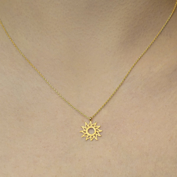 Sun Necklace in Sterling Silver (17 x 14mm)
