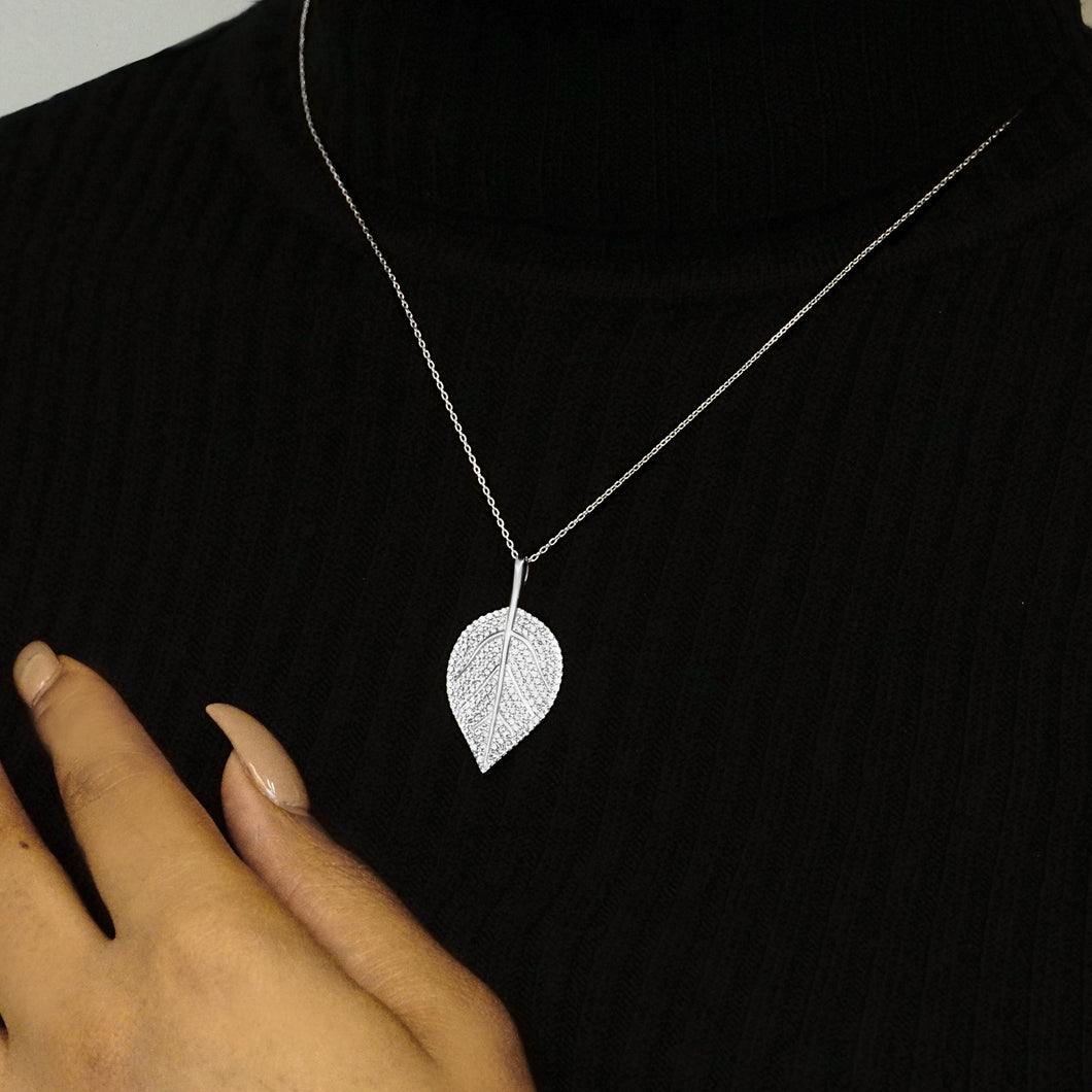 Leaf Necklace in Sterling Silver (37 x 19mm)
